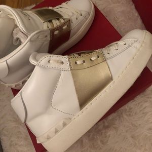 Valentino Shoes - AUTHENTIC Valentino high top rockstud shoes Valentino Shoes - AUTHENTIC Valentino high top rockstud shoes